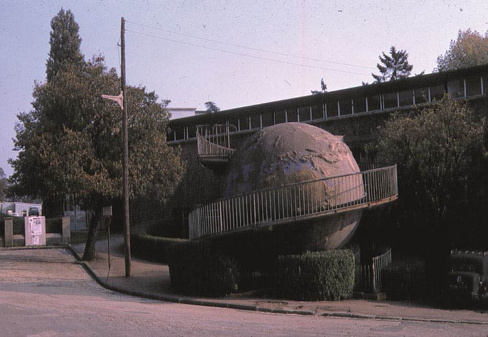 Globes, architecture et sciences, de la Cité Chaillot à Suresnes